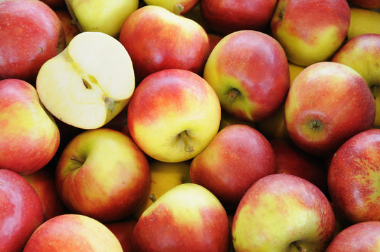 &Auml;pfel, hier Elstar auf dem Markt