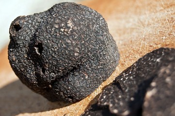 Sliced black truffles - Truffe noire et tranches