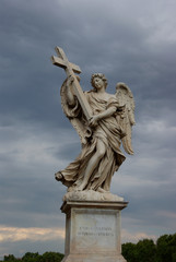 Fototapeta na wymiar Święty anioł z krzyżem, Rzym