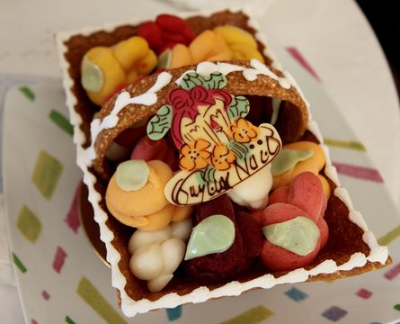 panier en nougatine garni de glaces parfum&eacute;es