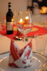 Gedeckter Tisch an Weihnachten