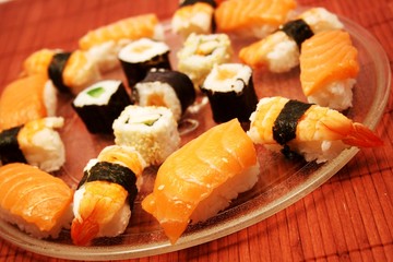Teller mit Sushi