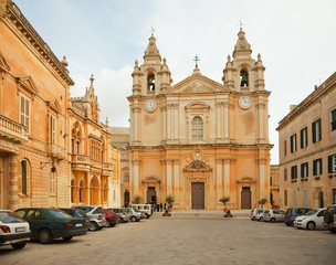 Fototapeta na wymiar Peter & Paul Cathedral w Mdina