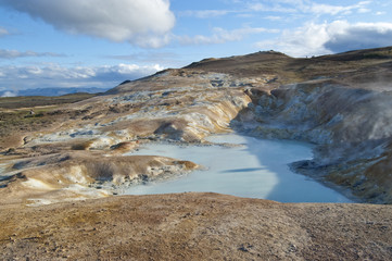 Fototapeta na wymiar Fumarole i siarki w Leirhnjukur Lake (Islandia)