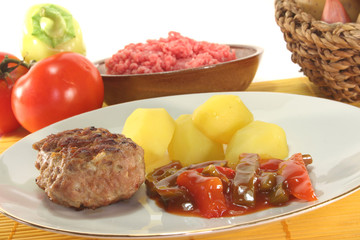 Bulette mit Letscho
