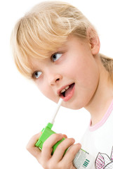 child with an inhaler, the treatment of cough