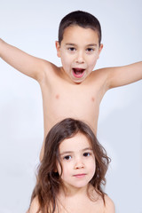 deux enfants jouant...