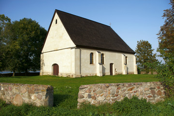 Fototapeta na wymiar kościół na wzgórzu 2