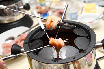 Meat and fish fondue