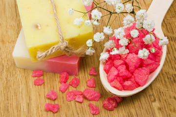 Obraz na płótnie Canvas Aromatic bath salt, natural handmade herbal soap and flower