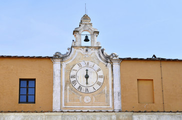 Fototapeta na wymiar An old clock in Italy