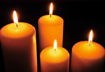 Weihnachten brennen die Kerzen