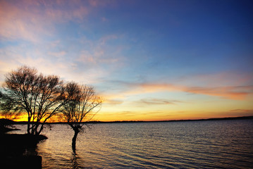 Fototapeta na wymiar Sunset in the lake Alqueva.