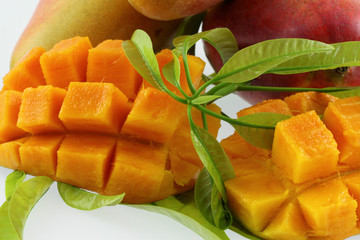 quartiers de mangues mûres