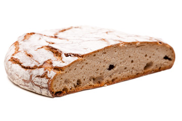 Roggenbrot auf weißem Hintergrund