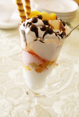 vanilla sundae with wipped cream