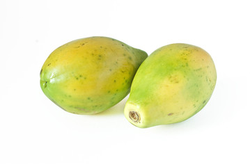 papaya  su fondo bianco