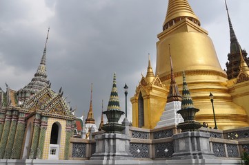 Fototapeta premium Thailand sightseeing: Royal temple and palace complex