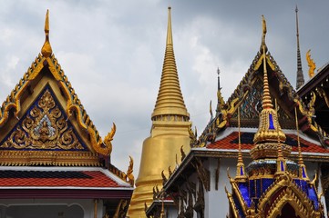 Fototapeta premium Thailand sightseeing: Royal temple and palace complex