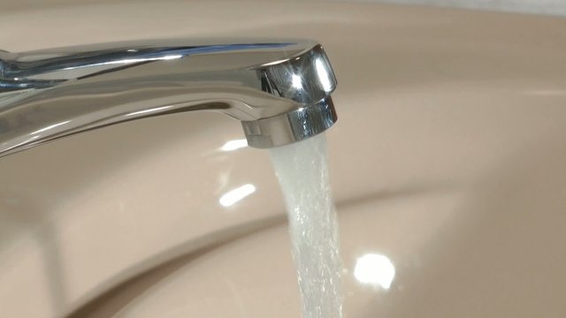 schnell flie&szlig;endes Wasser