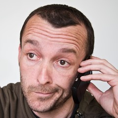 incompréhension au téléphone