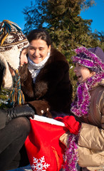 Obraz premium Girls looking into the bag with presents