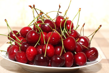 Fototapeta na wymiar Plate of cherries