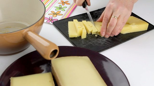 Préparation fromage fondue