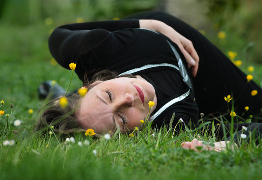 sieste dans l'herbe