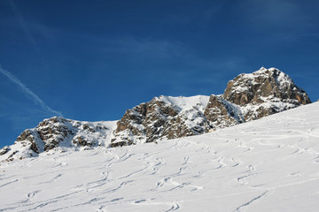 scie sulla neve ai piedi del mucrone