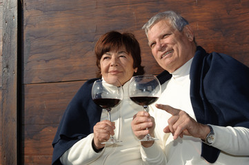 70s couple drinking wine