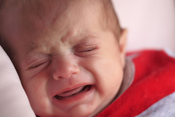 alice bimba neonata bambina cucciola piange