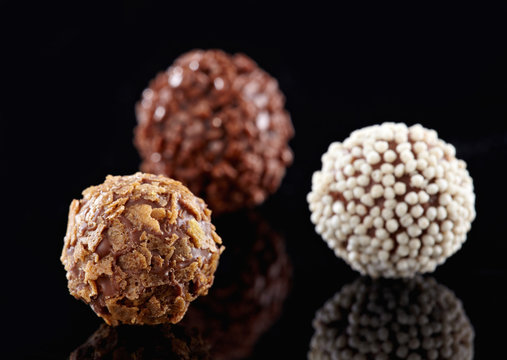 truffles chocolate macro