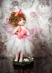 Фарфоровая кукла.