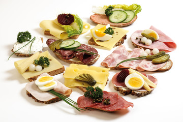 Kalte Platte mit belegten Broten