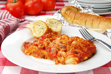Lasagna and garlic bread