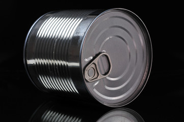 Blechbüchse - Konserve - Konservendose / Spiegelung