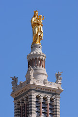 Fototapeta na wymiar Madonna z Dzieciątkiem Notre-Dame de la Garde w Marsylii, Francja