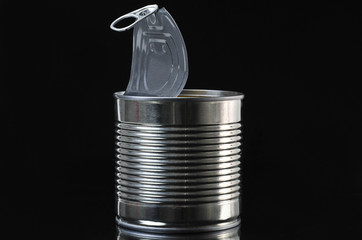 Dose - Konservendose - Büchse offen / Spiegelung