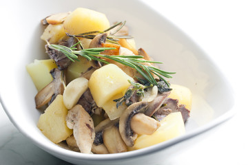 potatoes with chicken meat and mushrooms