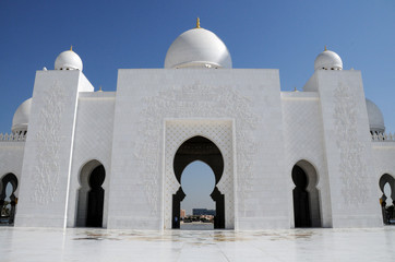 Fototapeta na wymiar Große Moschee in Abu Dhabi, Eingangstor