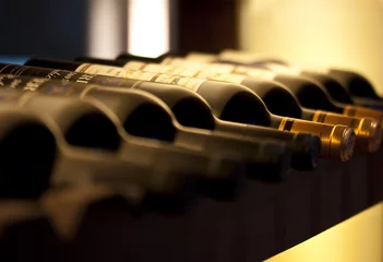 Fotobehang Flessen wijn in op kelder op een plank © Delphotostock