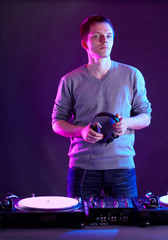 DJ