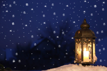 Romantische Weihnachtskarte bei Nacht