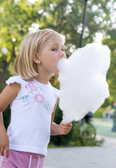 girl wit candyfloss