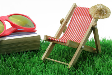 sonnenliege mit buch