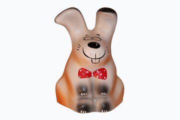 Заяц из керамики на светлом фоне