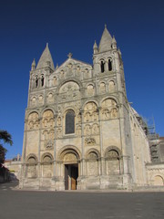 Fototapeta na wymiar Katedra Saint-Pierre, Angoul?me, Poitou - Charentes