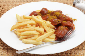 Currywurst mit Pommes frites