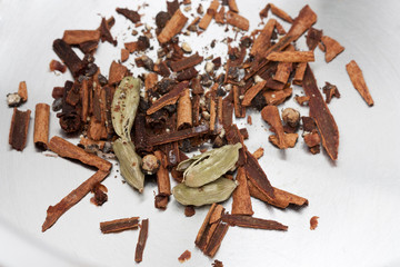 Mörser mit Gewürzen